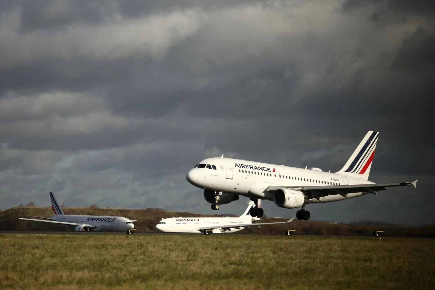 Des rafales à 159 km/h : un vol Paris-Bastia fait demi-tour à cause des orages après plusieurs heures à tournoyer