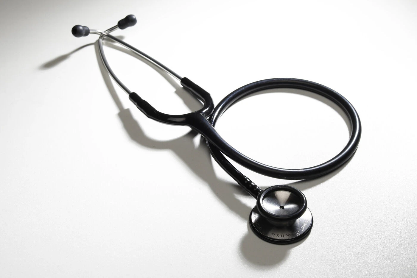 « Depuis quand une angine nécessite de mater les seins ? » : le médecin de Romilly soupçonné d’agressions sexuelles avait reçu une aide à l’installation