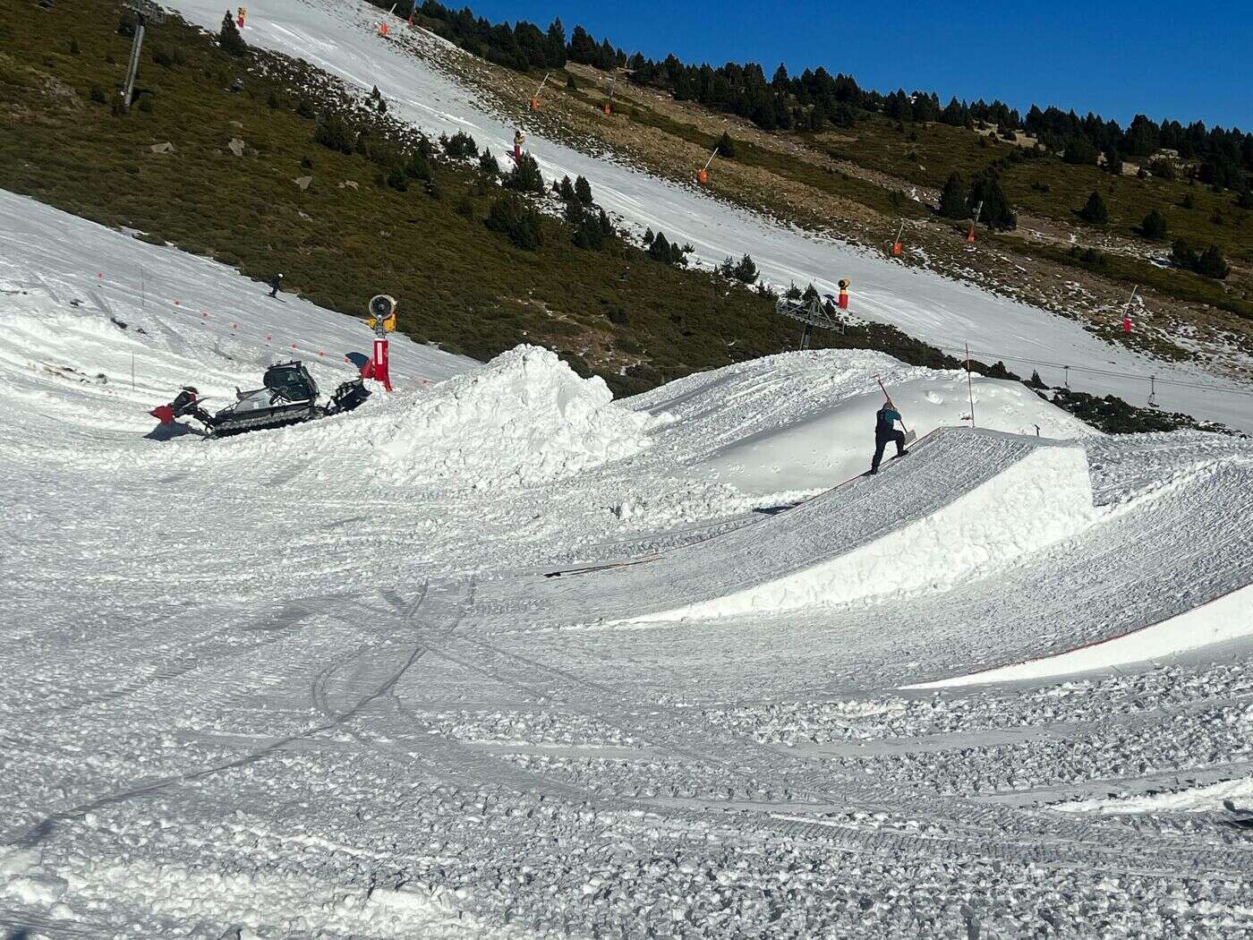 Ouverture de la saison de ski retardée dans les Pyrénées-Orientales : pas une fatalité