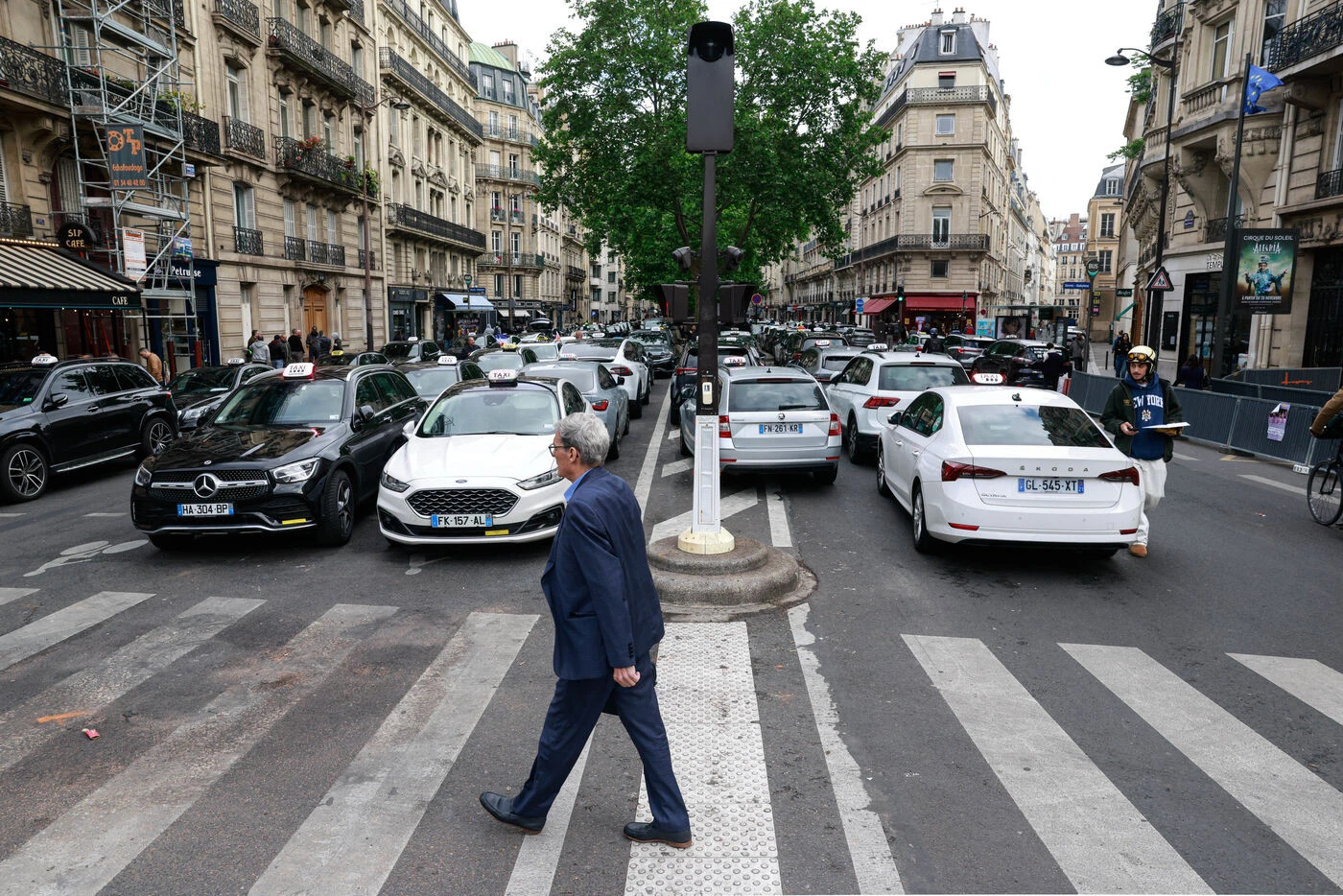 « On doit se reposer » : après neuf jours, la mobilisation des taxis en colère entre dans une phase « plus sporadique »