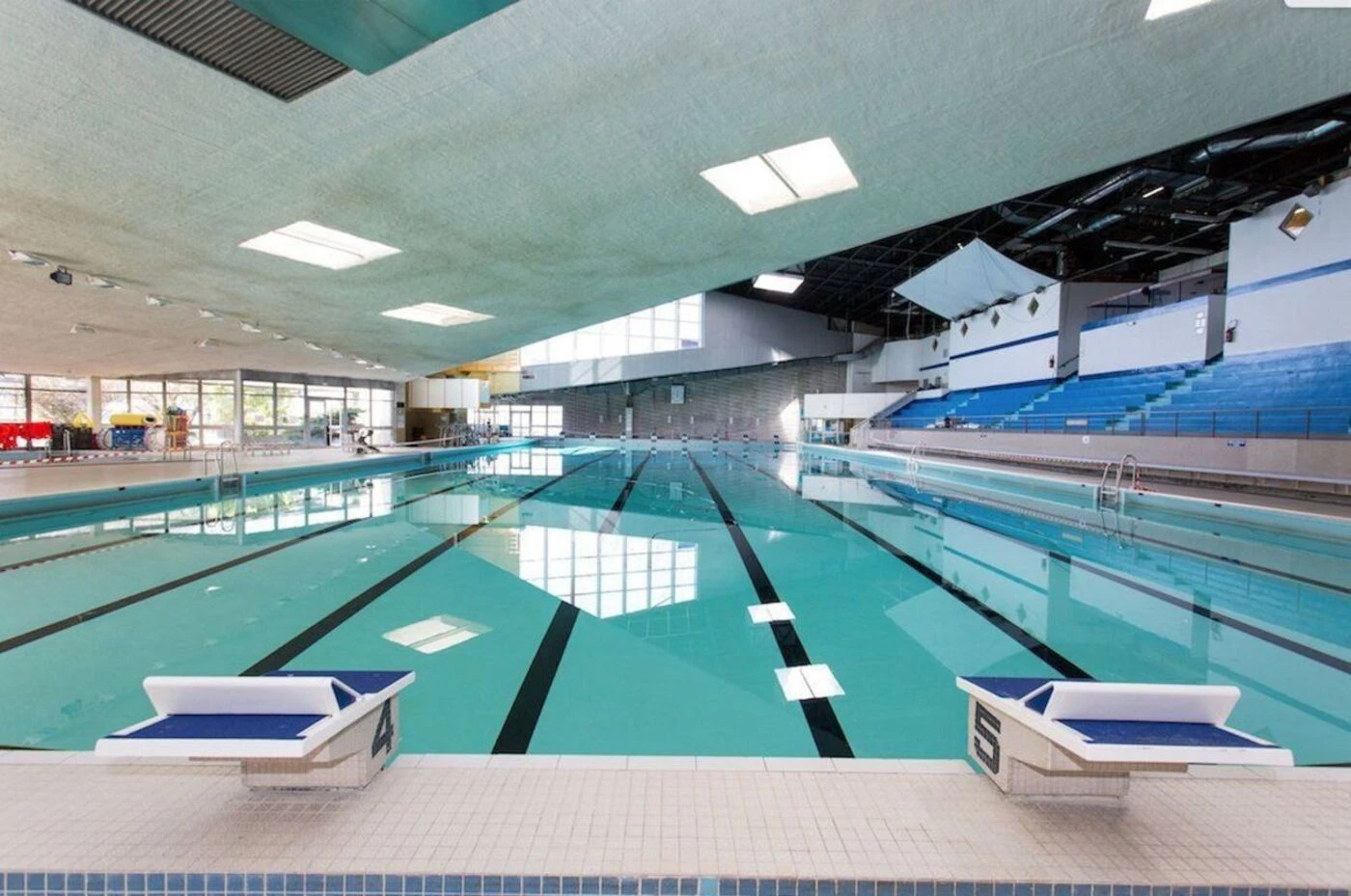 Une fillette échappe de peu à la noyade au nouveau centre aquatique de Colombes