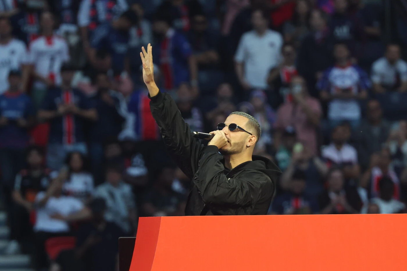 « Et Ousmane, Ballon d’Or » : DJ Snake fait chanter le Parc des Princes en l’honneur de Dembélé
