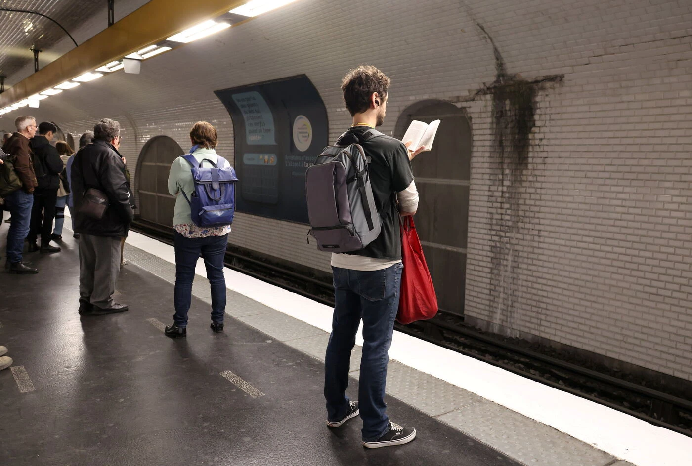 Paris : attaque la machette dans le métro, un homme blessé au visage
