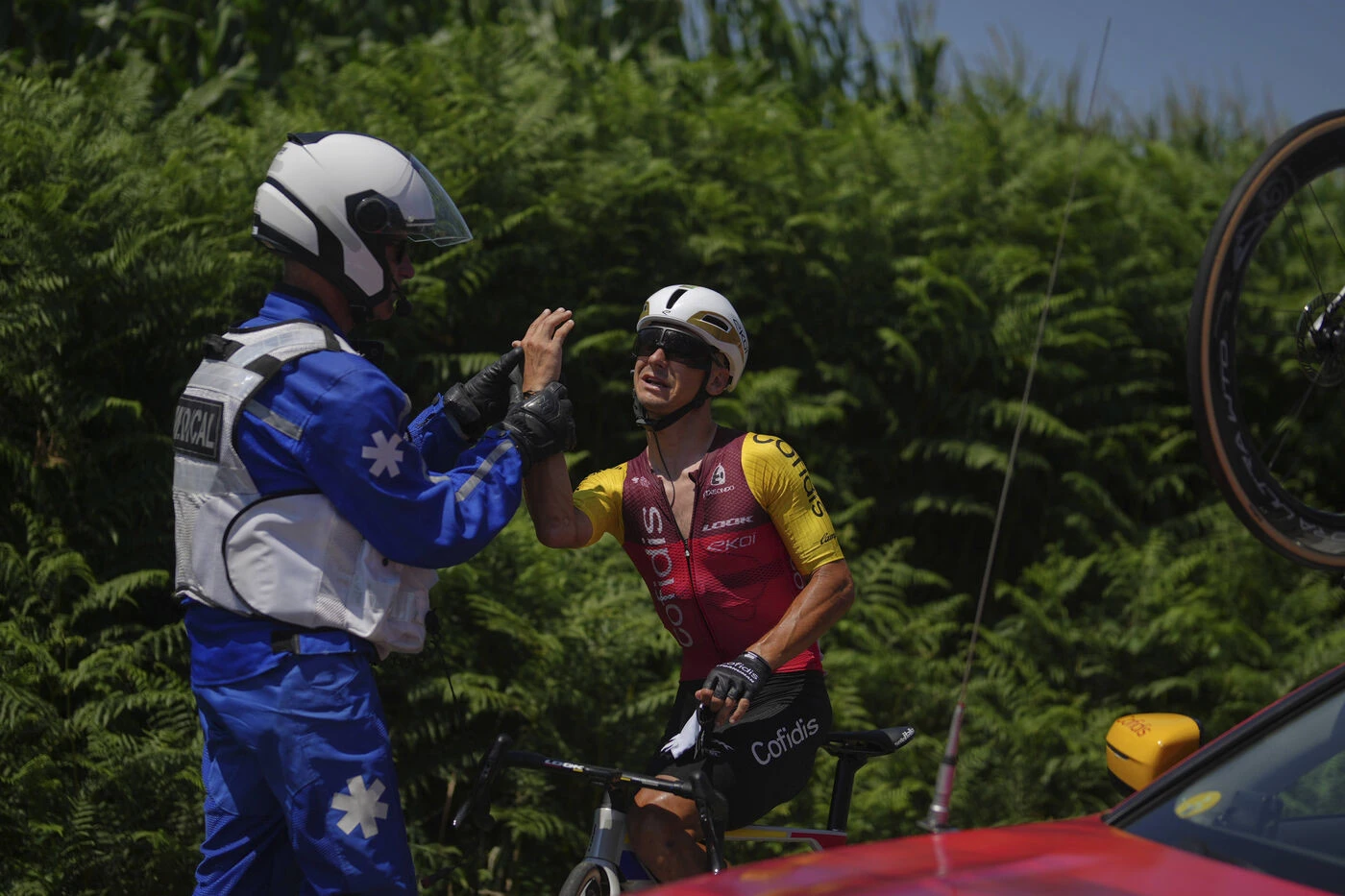 Tour de France : « J’ai vu que mon doigt était tordu », le récit de Coquard sur sa journée de souffrances