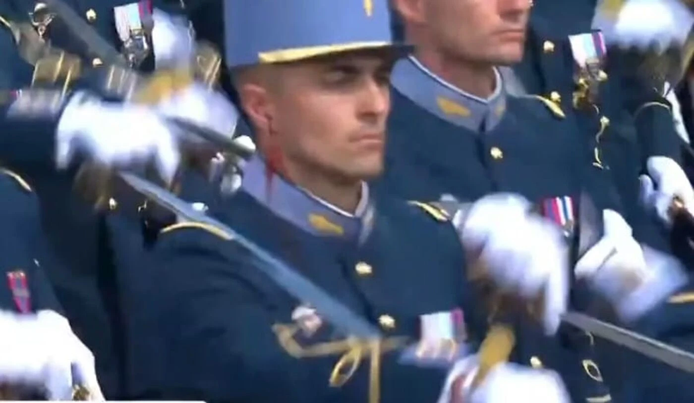 Défilé du 14 Juillet : un jeune militaire se coupe l’oreille avec son épée, « il va bien » rassure l’armée