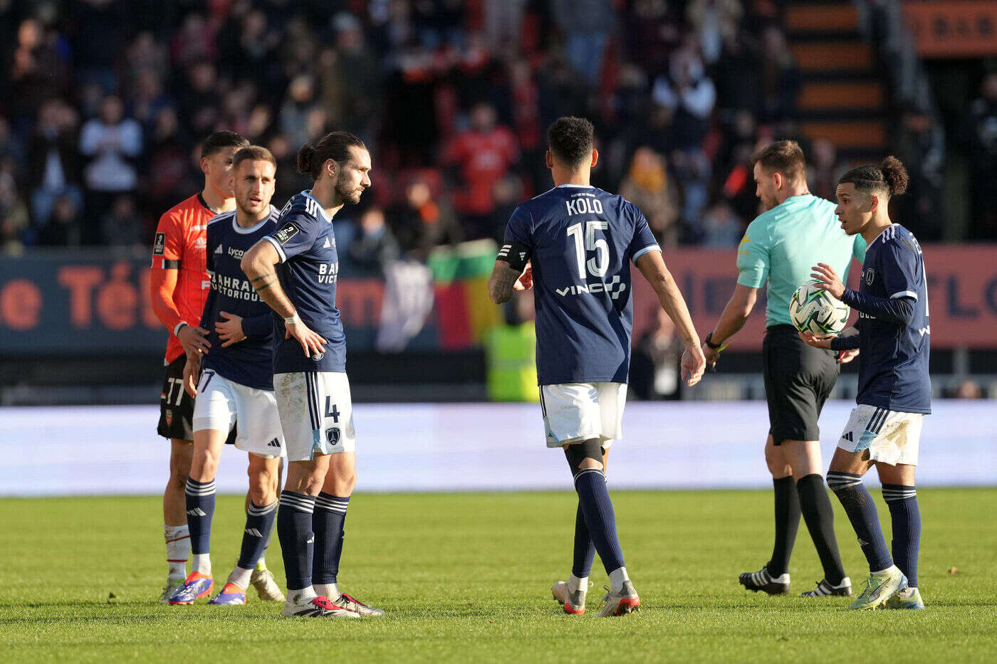 Lorient - Paris FC (2-0) : les Parisiens n’y arrivent plus et perdent la tête du championnat