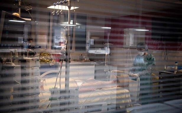 Covid-19 : 33 nouveaux décès et moins de 10000 patients hospitalisés, la baisse se poursuit en France