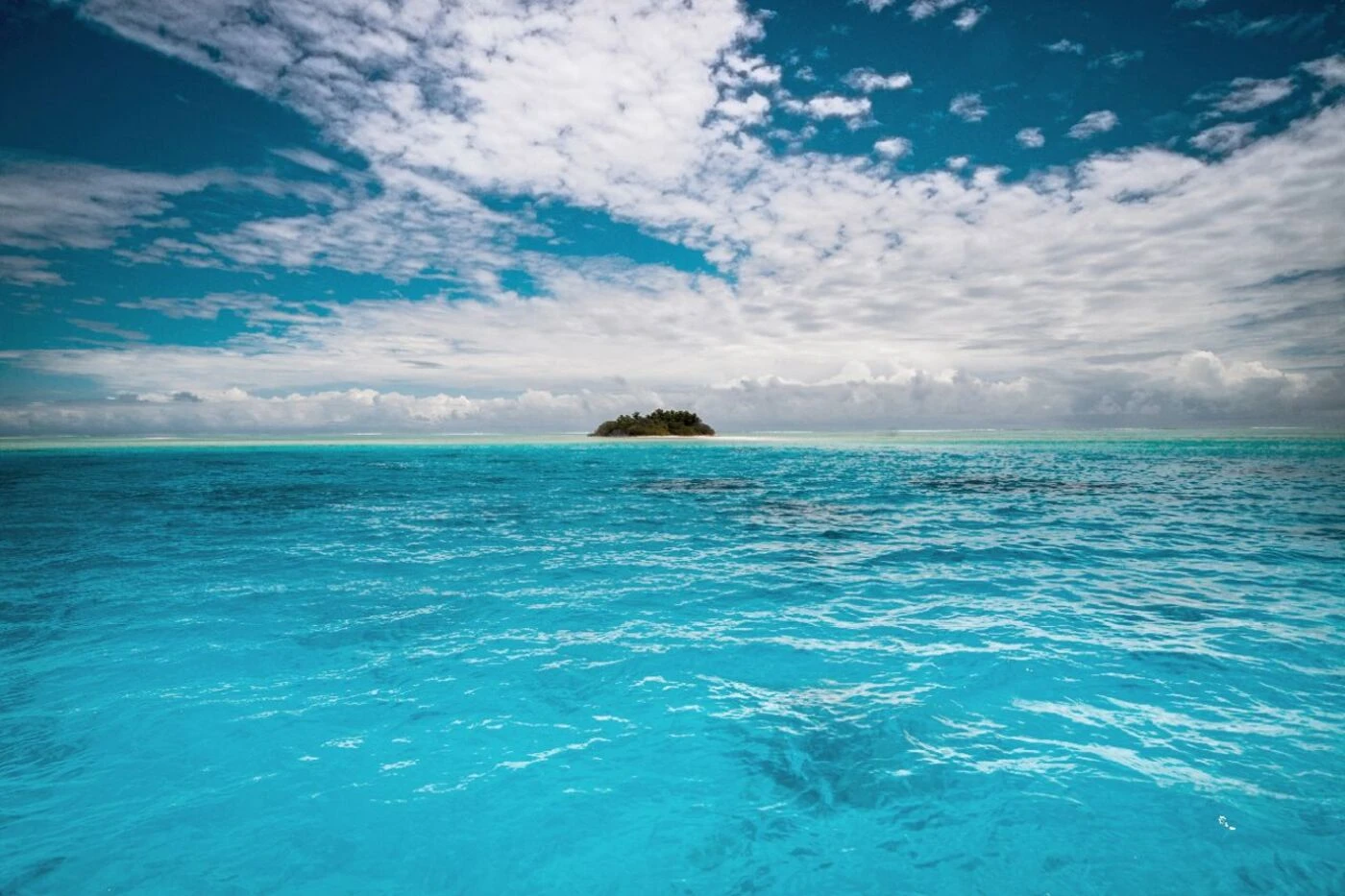 « Ce sont certainement des trafiquants » : un étrange navire retrouvé échoué sur un atoll polynésien