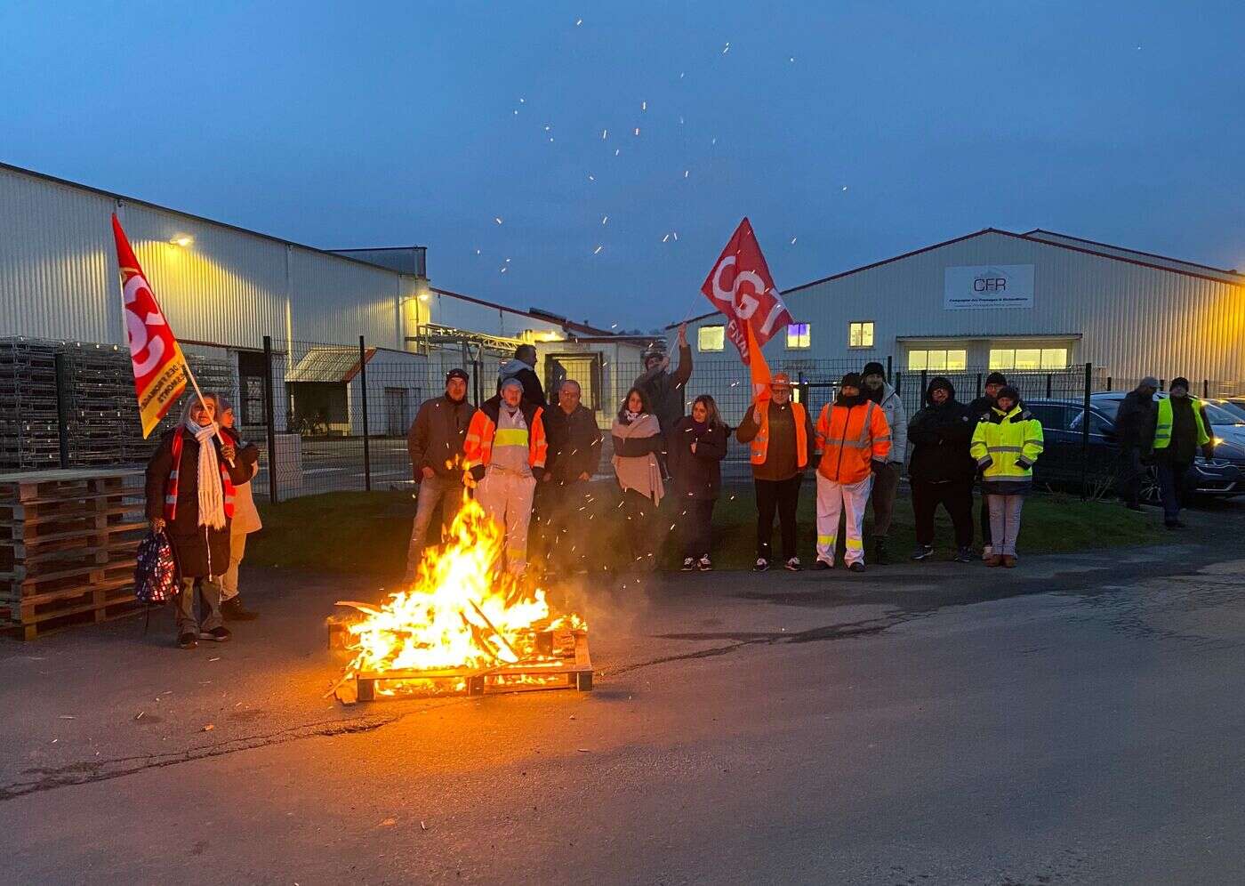 L’usine de la Compagnie des fromages & RichesMonts à Vire-Normandie bloquée après l’annonce de la fermeture d’un atelier