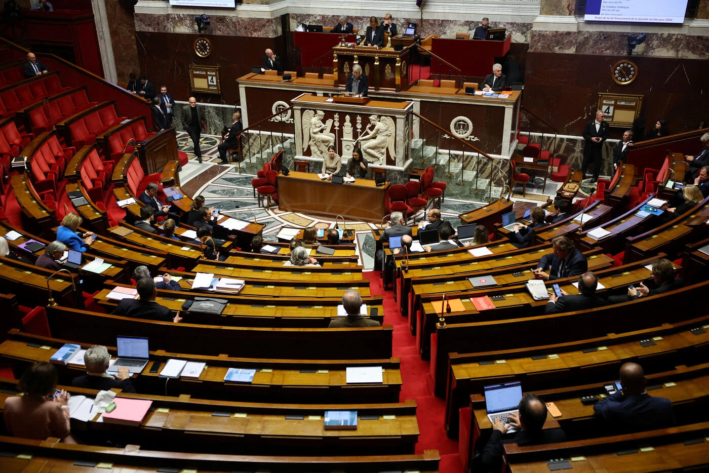 Plusieurs centaines d’amendements à étudier : dernière journée sous haute tension pour le budget de la Sécu mercredi à l’Assemblée