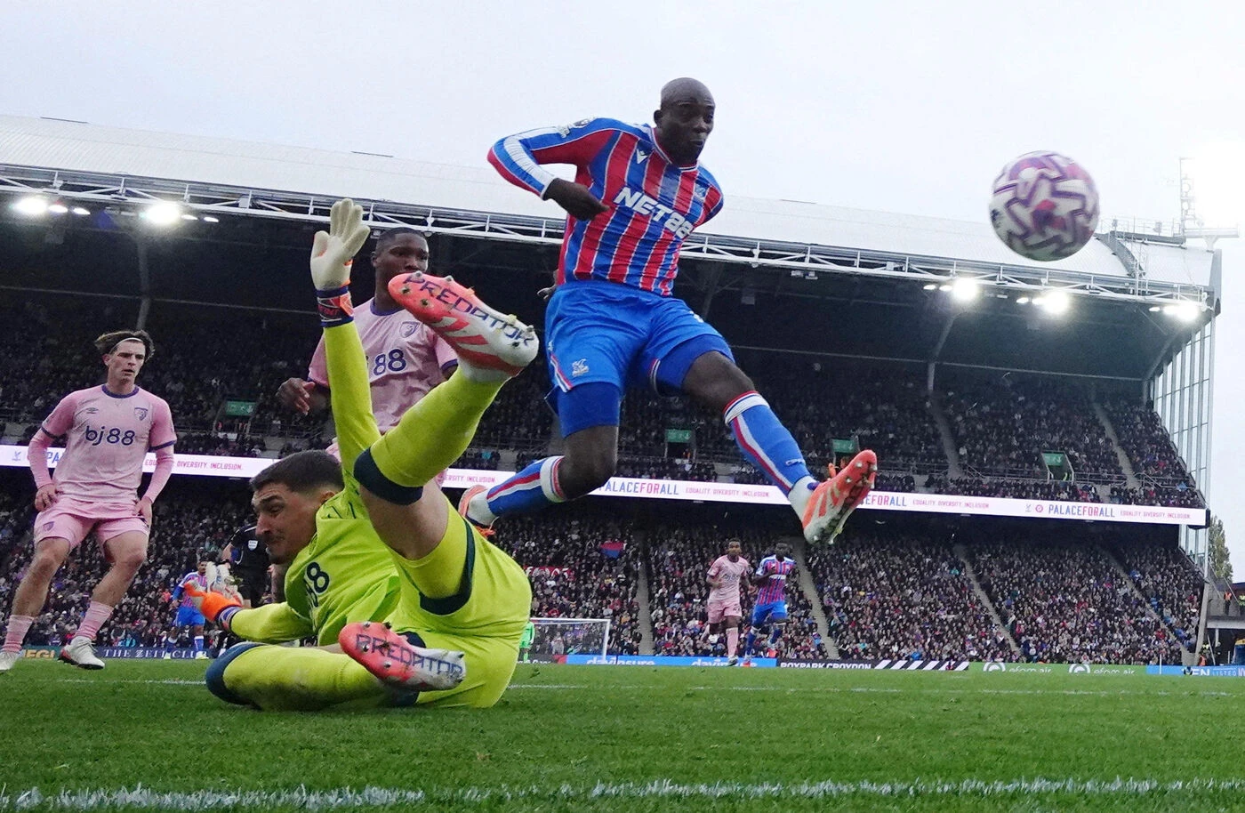 Crystal Palace-Bournemouth (3-3) : avec son triplé, Mateta rejoint Henry et Anelka dans l’histoire de la Premier League