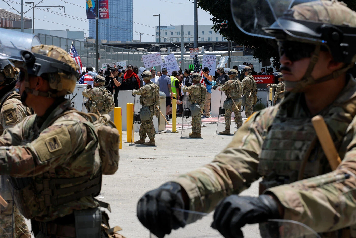 Heurts à Los Angeles : Trump dépêche plus de soldats sur place et fait planer la menace d’un état d’urgence