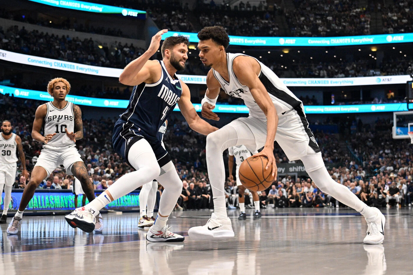 NBA : Wembanyama et San Antonio face à Dallas et Davis pour débuter la saison le 23 octobre