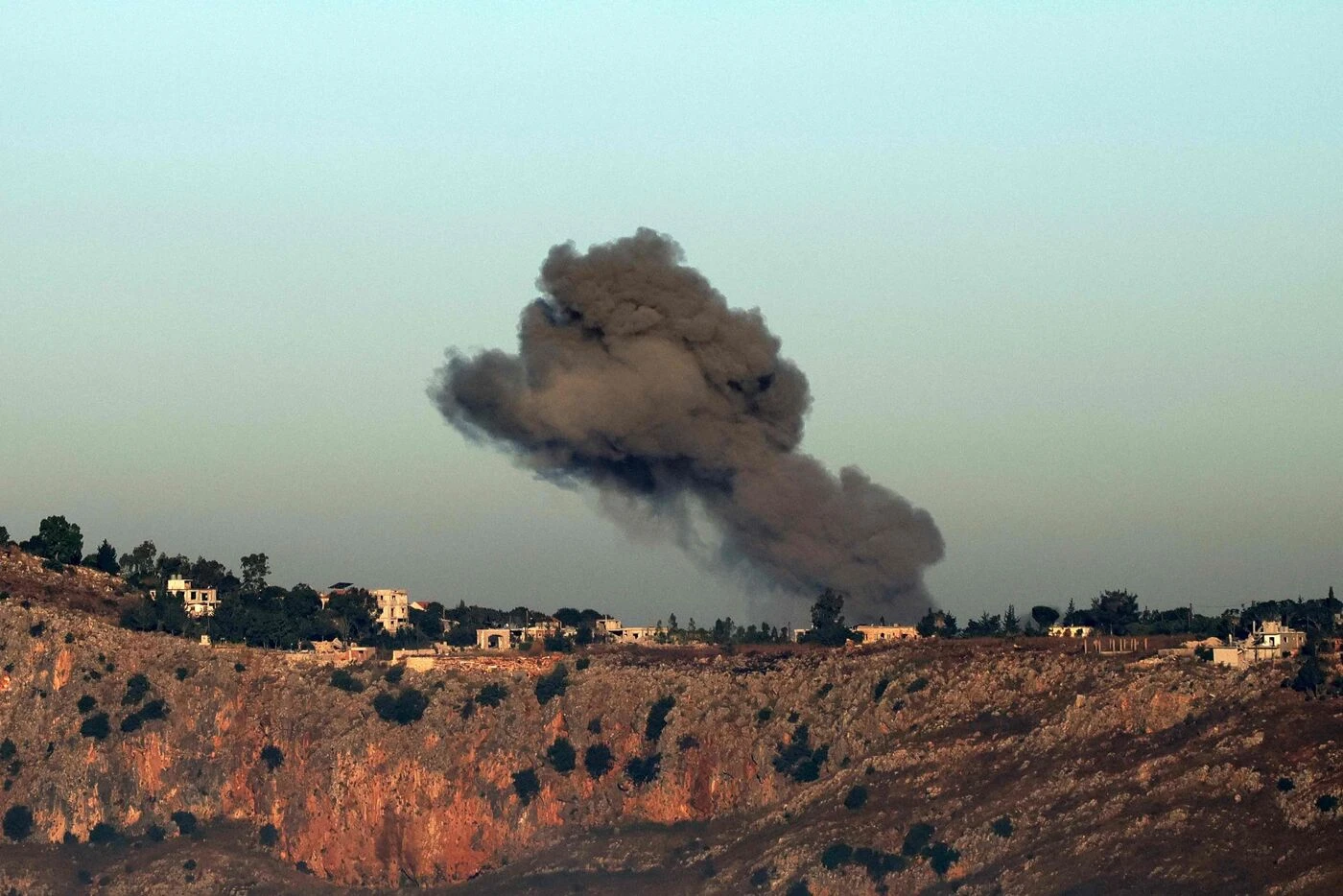 DIRECT. Guerre au Moyen-Orient : après l'annonce d'un cessez-le-feu Israël-Liban, le Hezbollah vise l'armée israélienne