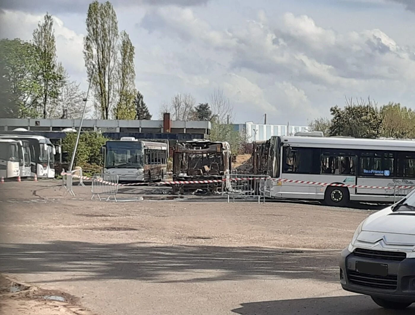 Yvelines : six bus incendiés à Rambouillet