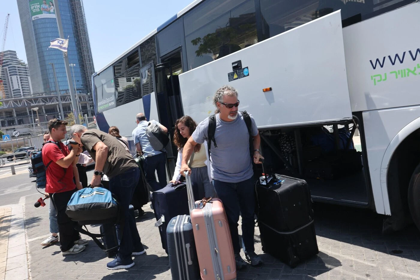 Guerre Israël-Iran : vols suspendus à Tel-Aviv, le Quai d’Orsay conseille aux Français de partir via l’Égypte ou la Jordanie