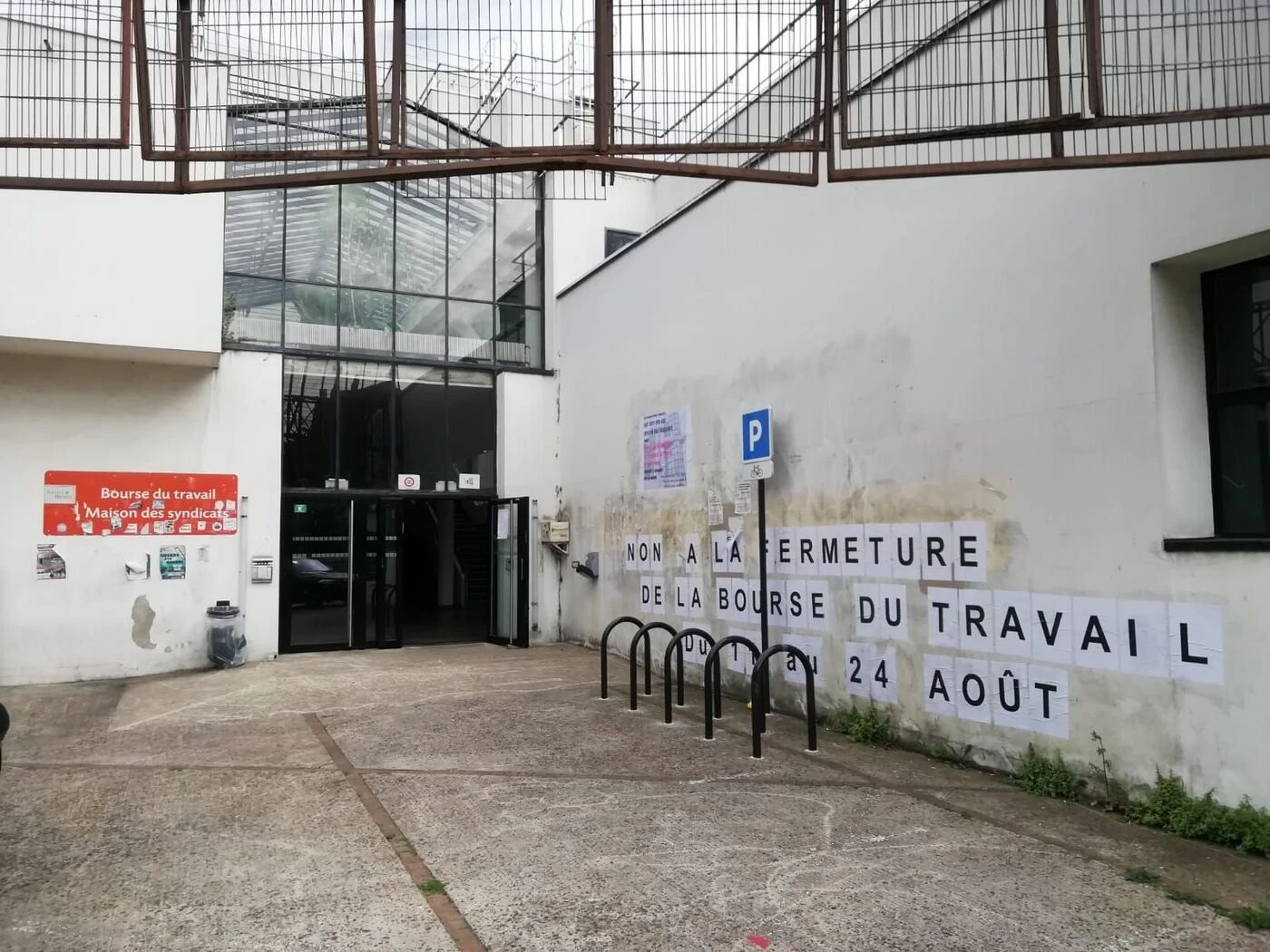 Colère contre la fermeture de la Bourse du travail à Saint-Denis : « Les licenciements ne s’arrêtent pas l’été »