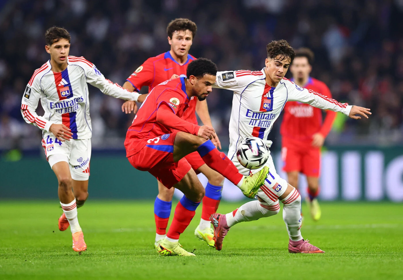 OL - PSG : la vidéo de la magnifique ouverture du score de Warren Zaïre-Emery