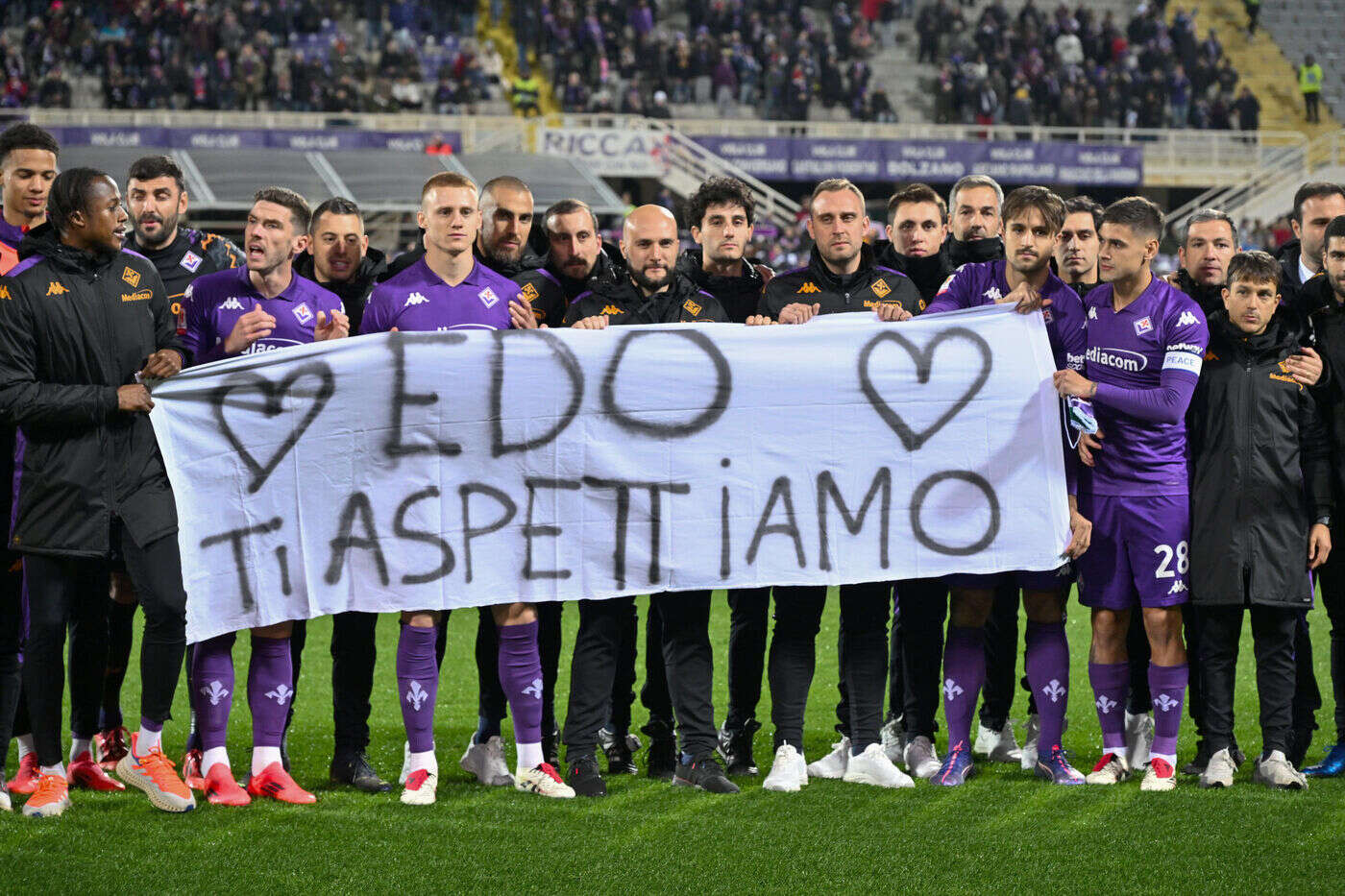 Football : le bel hommage de la Fiorentina pour Edoardo Bove après son malaise