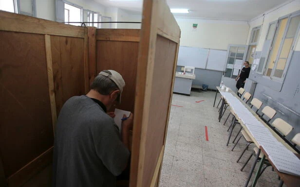 Bureaux fermés, urnes saccagées... Multiples incidents lors des législatives en Algérie