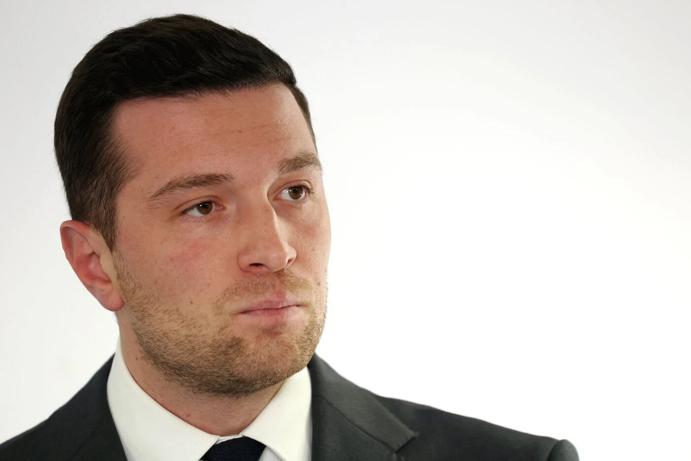 « Des scènes de guerre civile » : Jordan Bardella regrette une « non-réponse » de l’État après les violences en marge du sacre du PSG