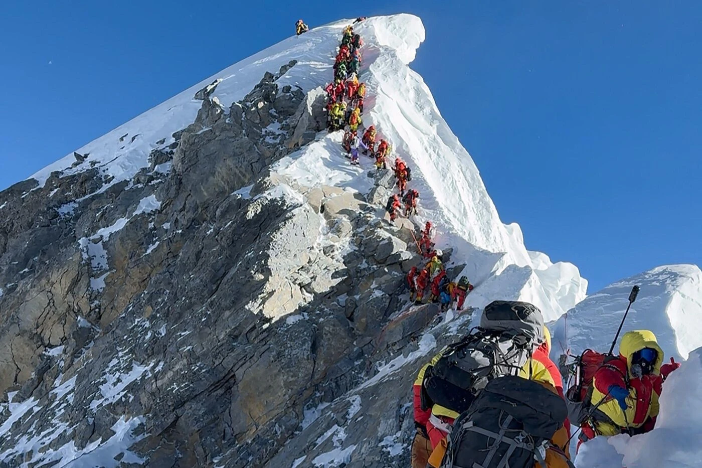 Un alpiniste américain bat le record de l’ascension la plus rapide de l’Everest vieux de 23 ans