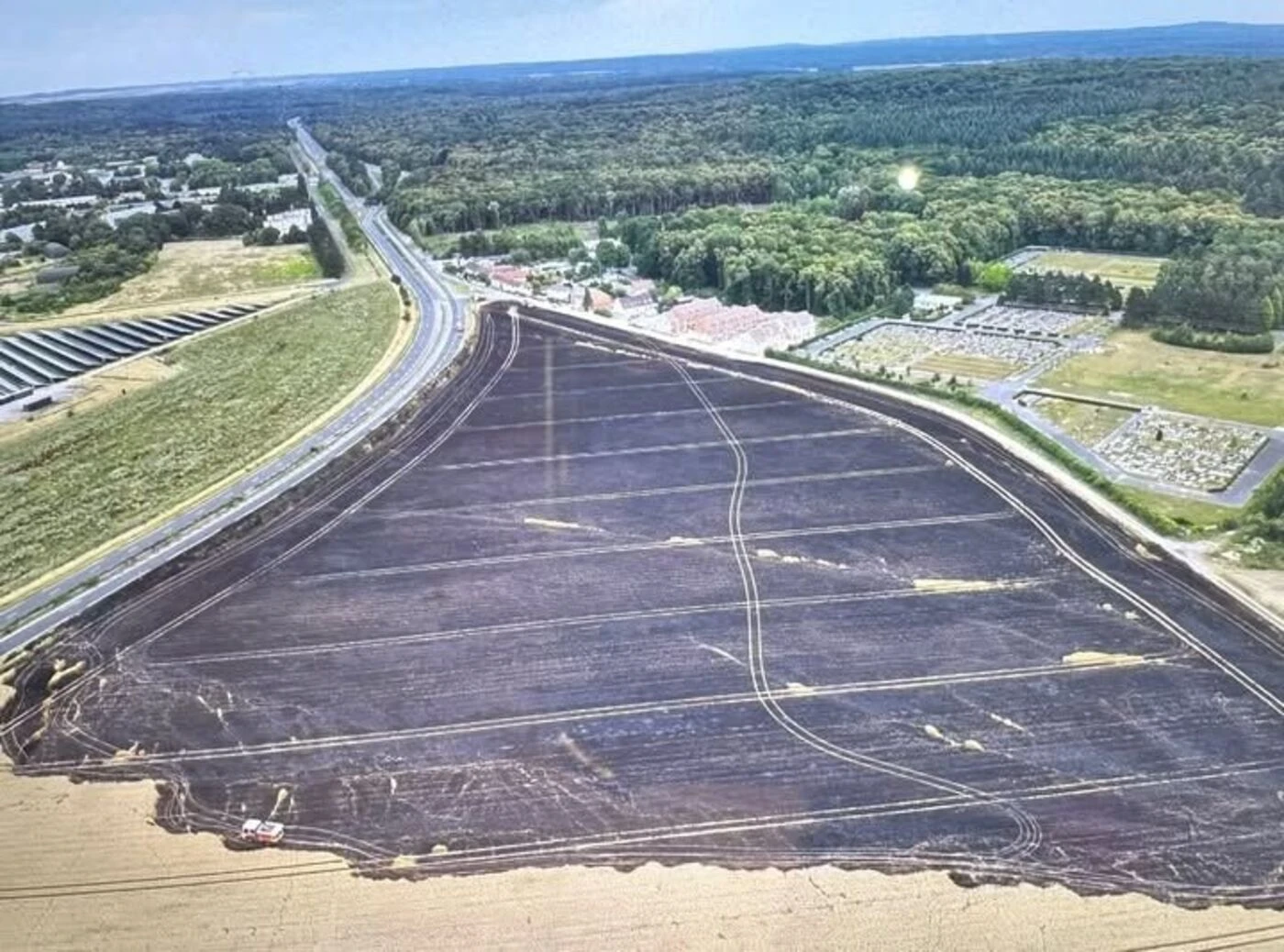 Creil : un feu de cultures à proximité du futur parc photovoltaïque en construction