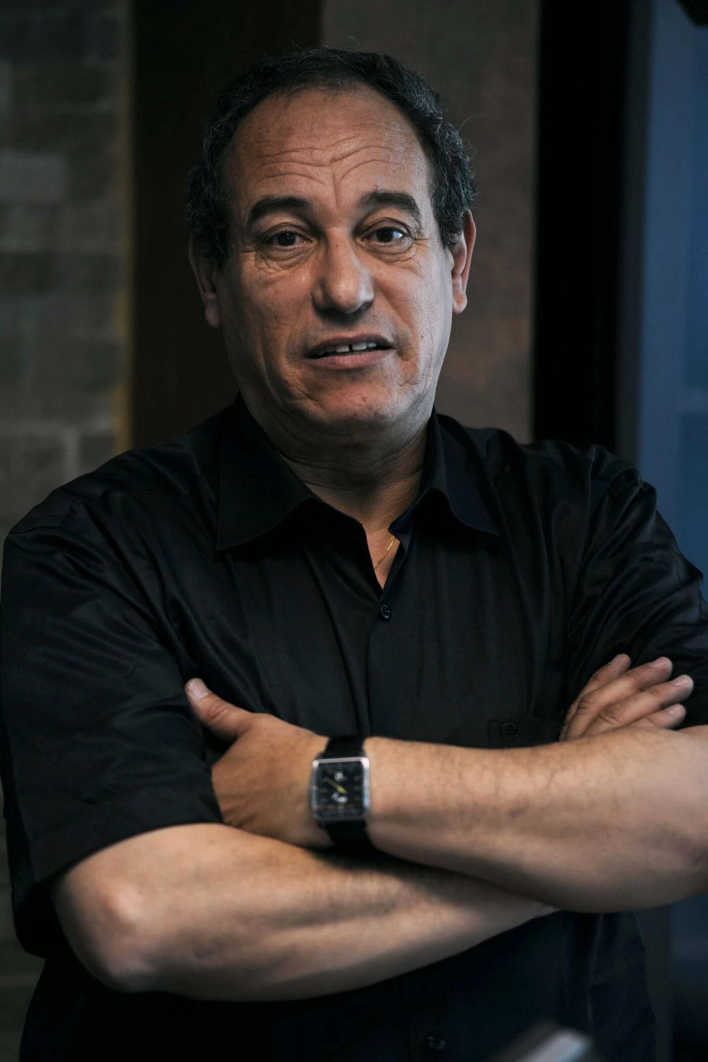 « Un contrat sur sa tête » : quatre jeunes écroués après une tentative de meurtre en 2025 sur l’opposant algérien Hichem Aboud