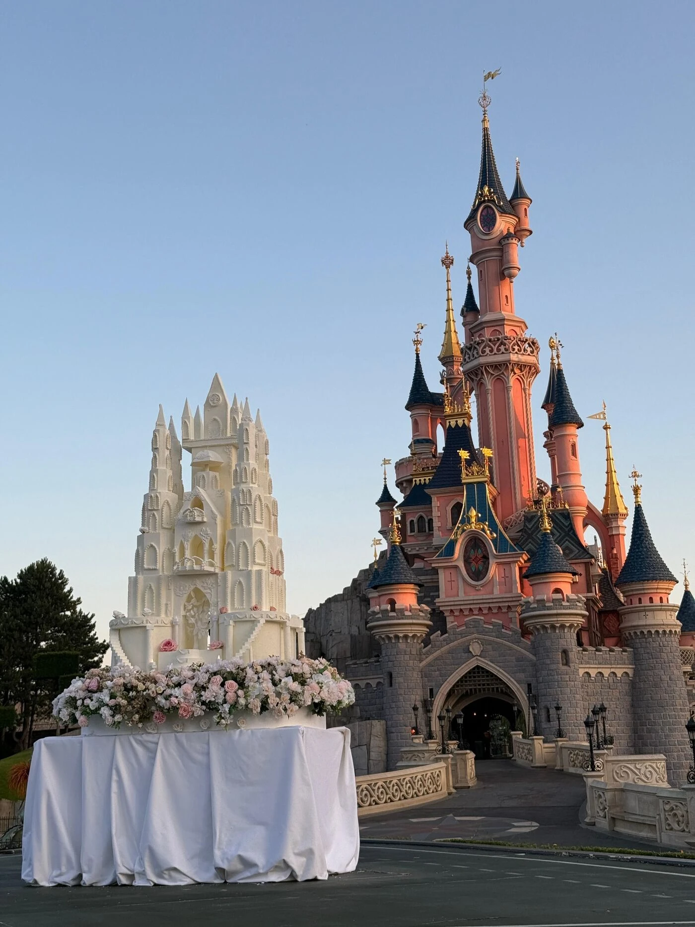 Tournages sauvages, agressions sexuelles : les révélations de la presse britannique sur le faux marié de Disney