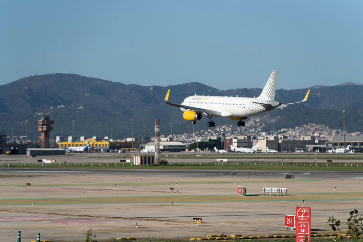 Un car se renverse en contrebas sur la route de l’aéroport de Barcelone, dix blessés dont deux graves