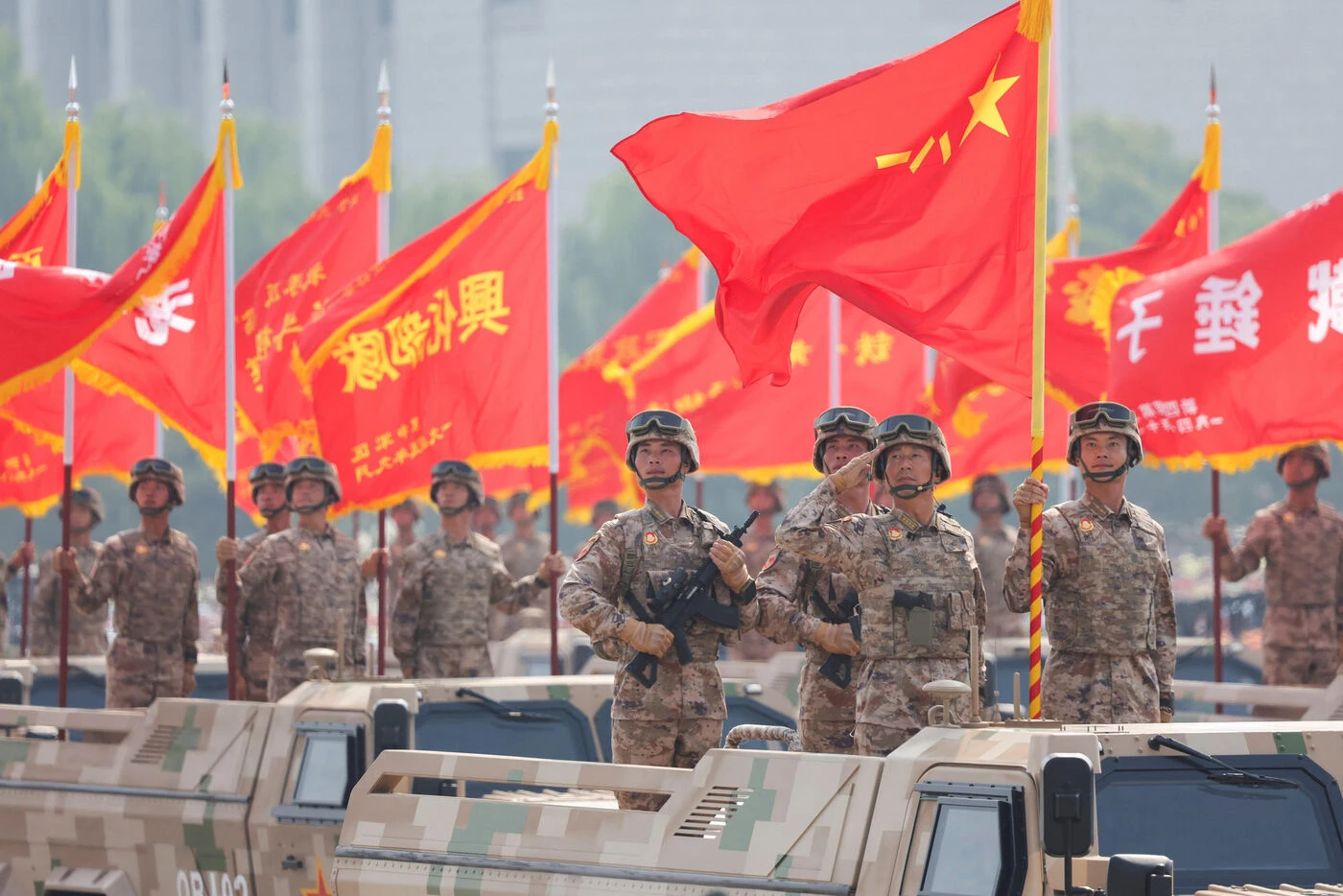 Xi Jinping, Poutine, Kim Jong Un, des chars, des missiles et des oiseaux : 10 images fortes du défilé militaire géant en Chine