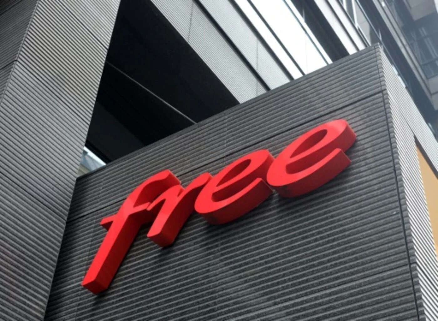 Blocage des sites pornos : un député saisit l’Arcom après l’intégration de VPN dans les forfaits mobiles de Free