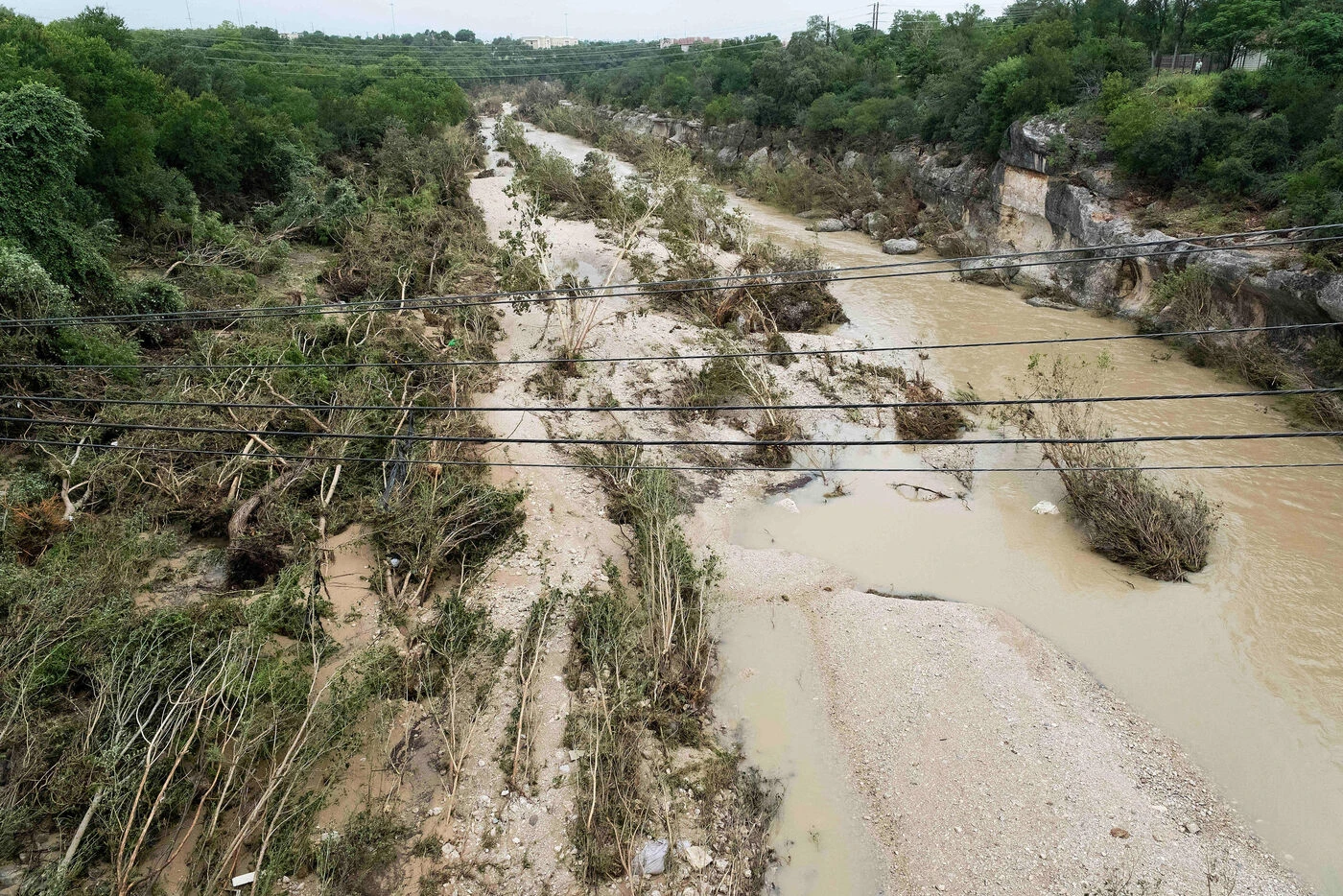 « Un miracle absolu » : emportée par les eaux pendant 19 km, une jeune femme de 22 ans survit aux inondations du Texas