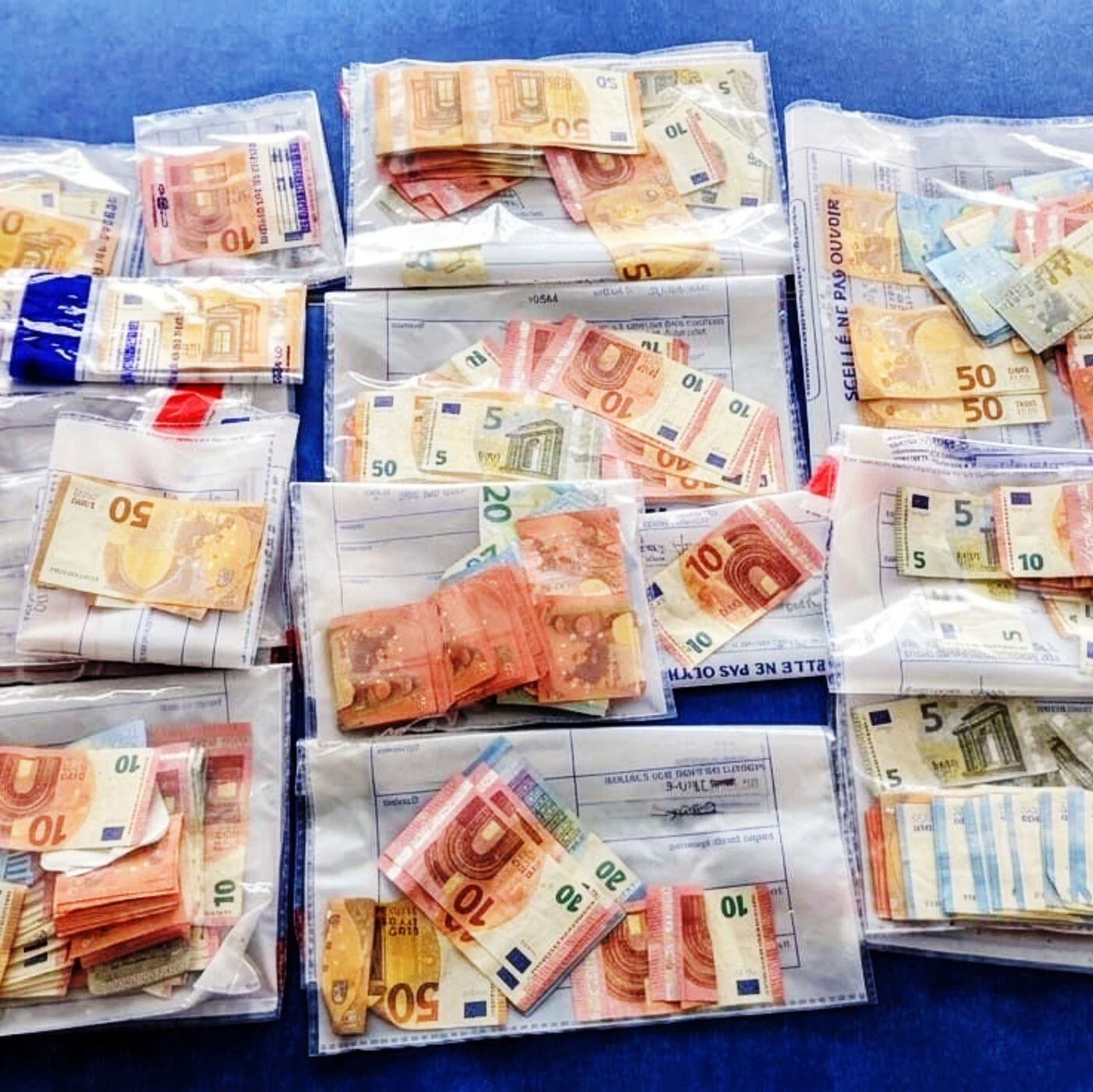 Billets, armes, drogue, voitures… Trois frères arrêtés, suspectés de gérer six points de deal à Sarcelles