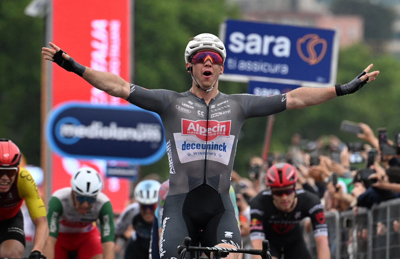 Tour d’Italie : résumé et classement de la 6e étape remportée par Kaden Groves à Naples ce 15 mai