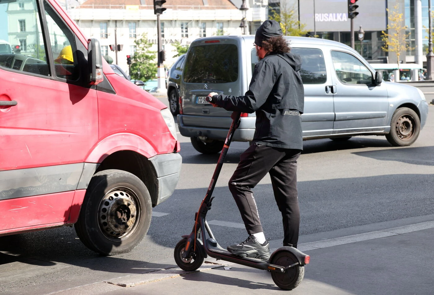 Oise : un homme à trottinette grièvement blessé après un choc frontal avec une voiture à Bornel
