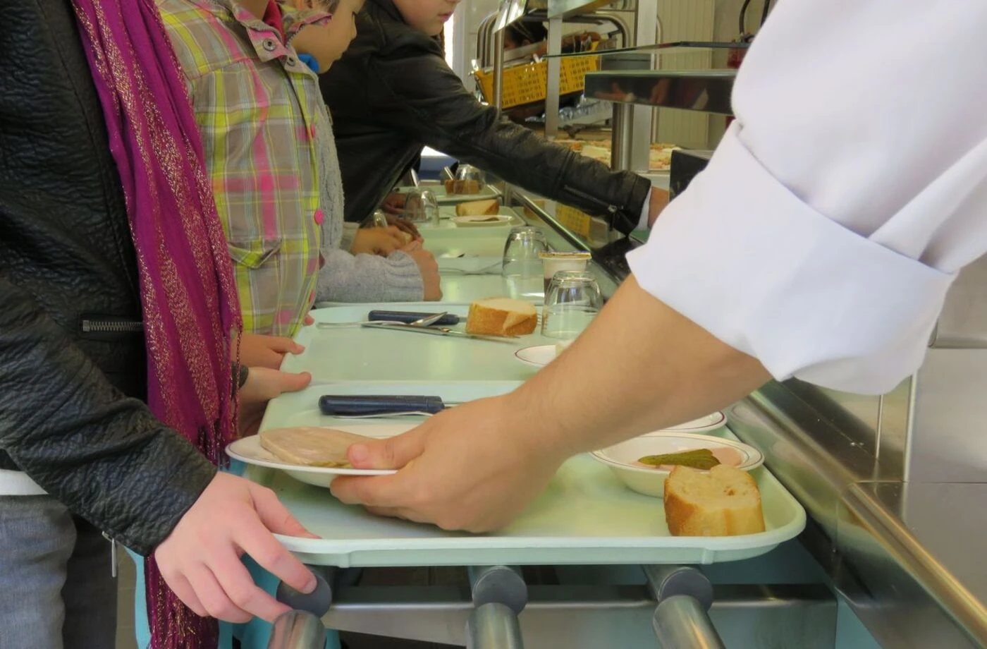 « C’est quand même plus cher à la maison » : à Orléans, le repas à la cantine augmente de 60% pour les plus modestes
