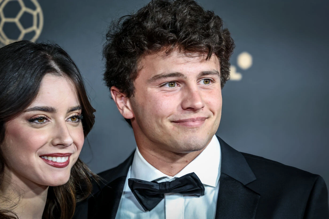 Football : quand João Neves et sa compagne incitent les Portugais de l’étranger à voter pour les élections