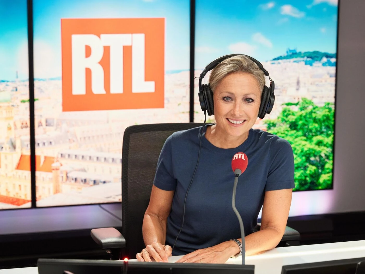 Pour ses débuts sur RTL, Anne-Sophie Lapix garde son cap, malgré quelques couacs