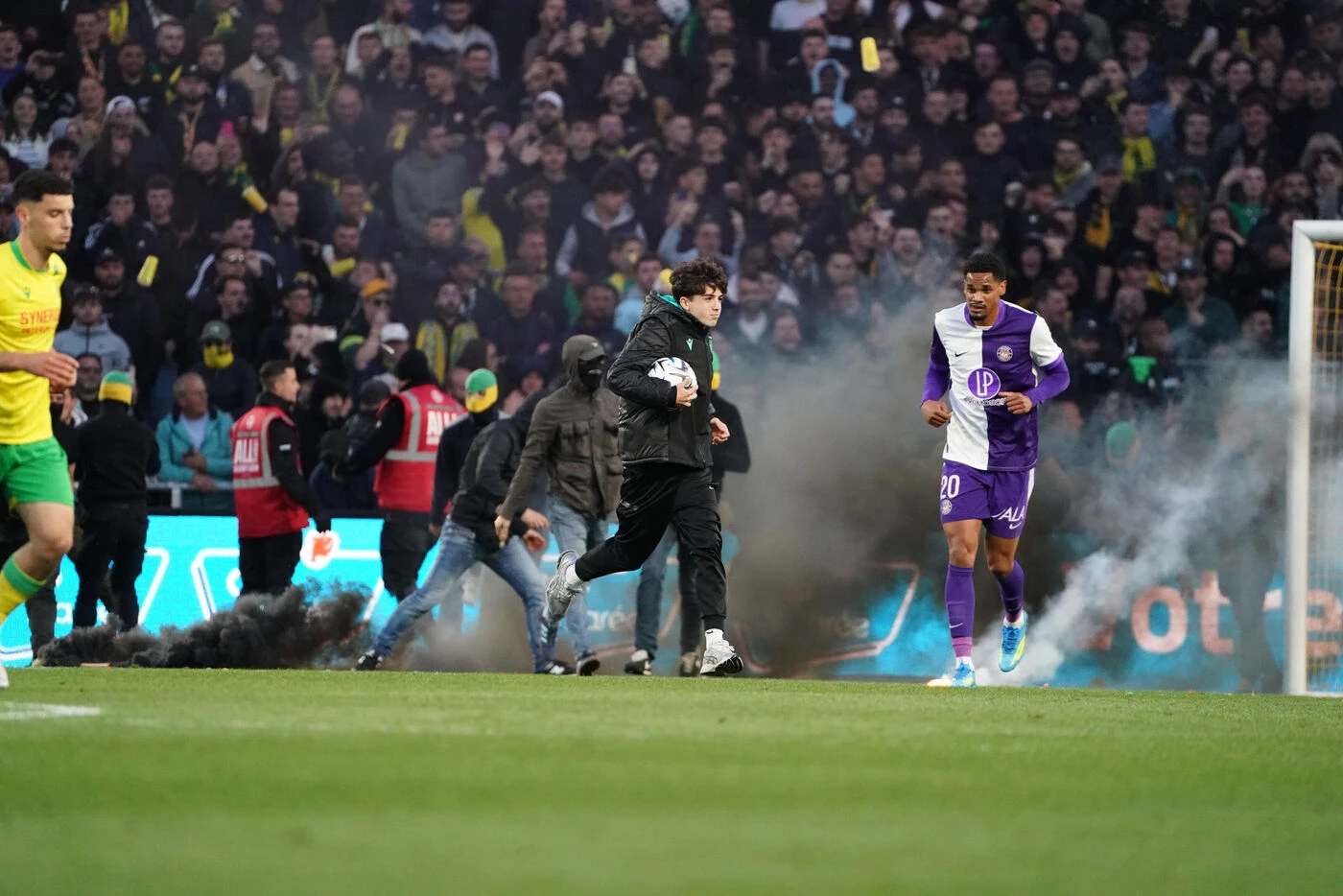 Incidents lors de Nantes-Toulouse : la Ligue entérine le score de 0-0 et inflige un match à huis clos pour les Nantais
