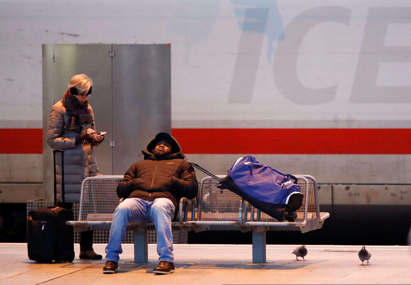 Accroché à un TGV allemand, il survit pendant 30 kilomètres à 280 km/h par des températures hivernales