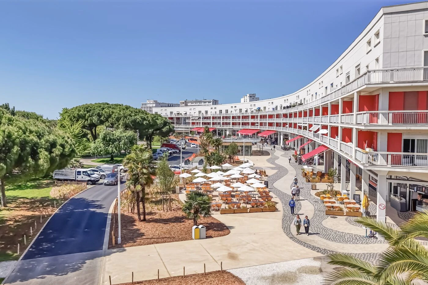 « Le souk d’antant, c’est terminé ! » : emblème de la cité balnéaire, le front de mer de Royan fait peau neuve