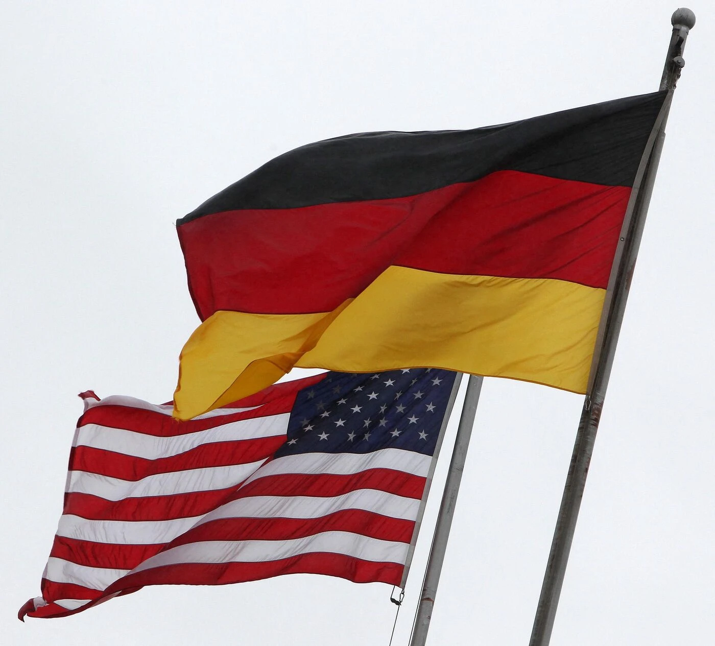 Pourquoi l’Allemagne va régler les salaires des 11 000 employés civils des bases militaires américaines dans le pays