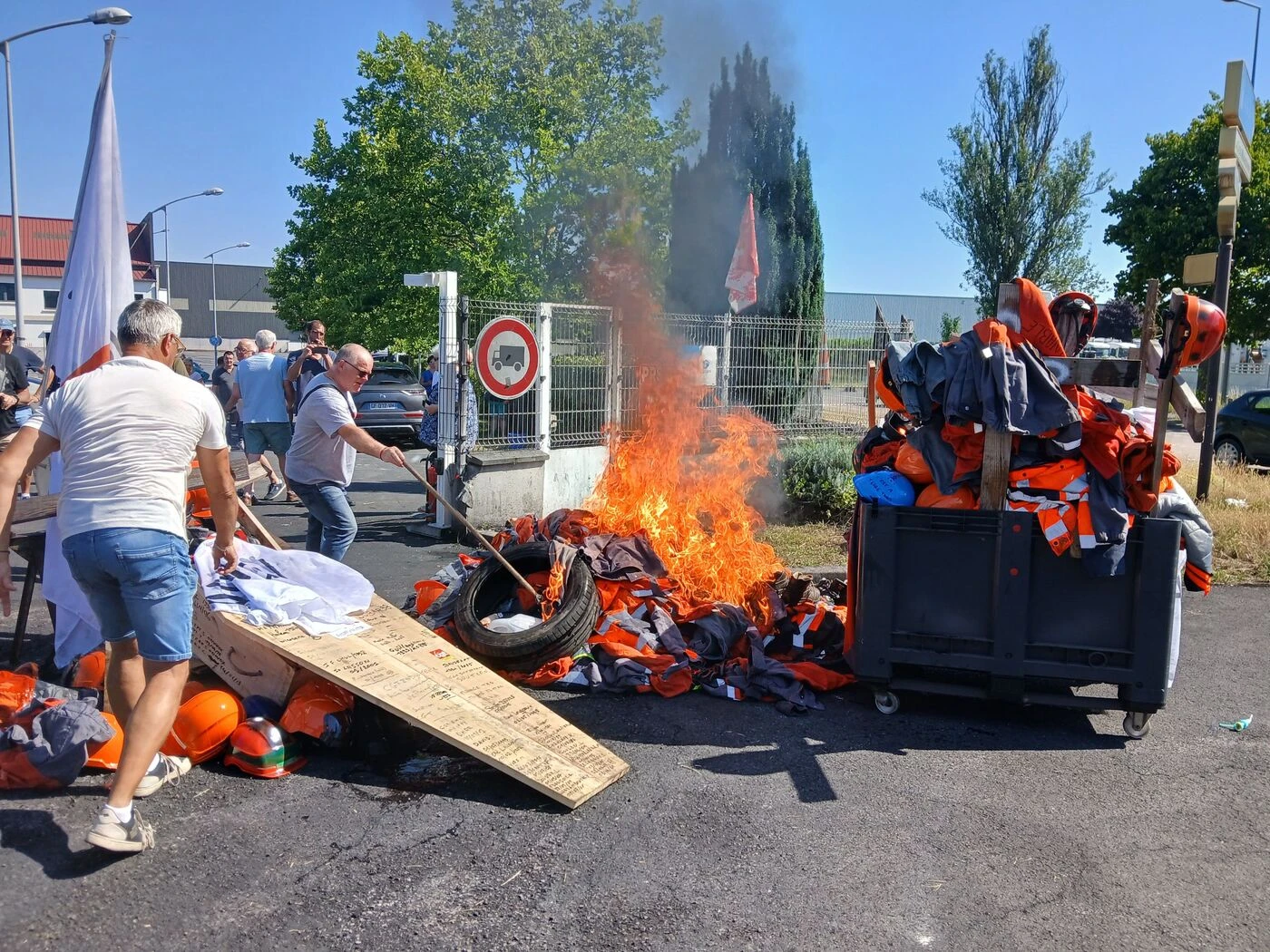 « Il y a énormément de rancœur » : à Reims, un brasier final chez ArcelorMittal, pour l’ultime journée de travail des salariés