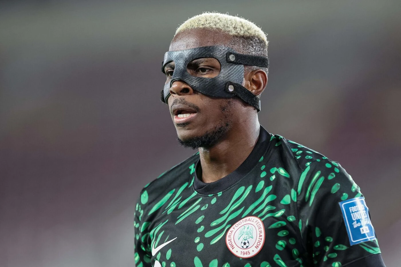 « Une fissure du pare-brise en plein vol » : l’équipe de football du Nigeria échappe à une catastrophe aérienne