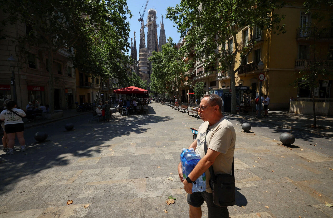 « Ma mère l’a vue mourir dans ses bras » : une femme de ménage de Barcelone meurt sous la chaleur écrasante