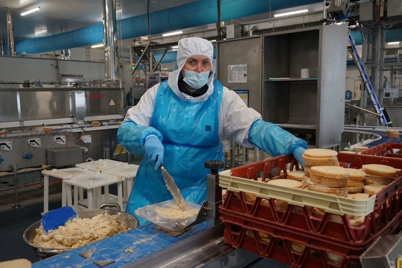 « C’est du gagnant-gagnant ! » : face à la pénurie de main-d’œuvre, une usine embauche des réfugiés à Agen