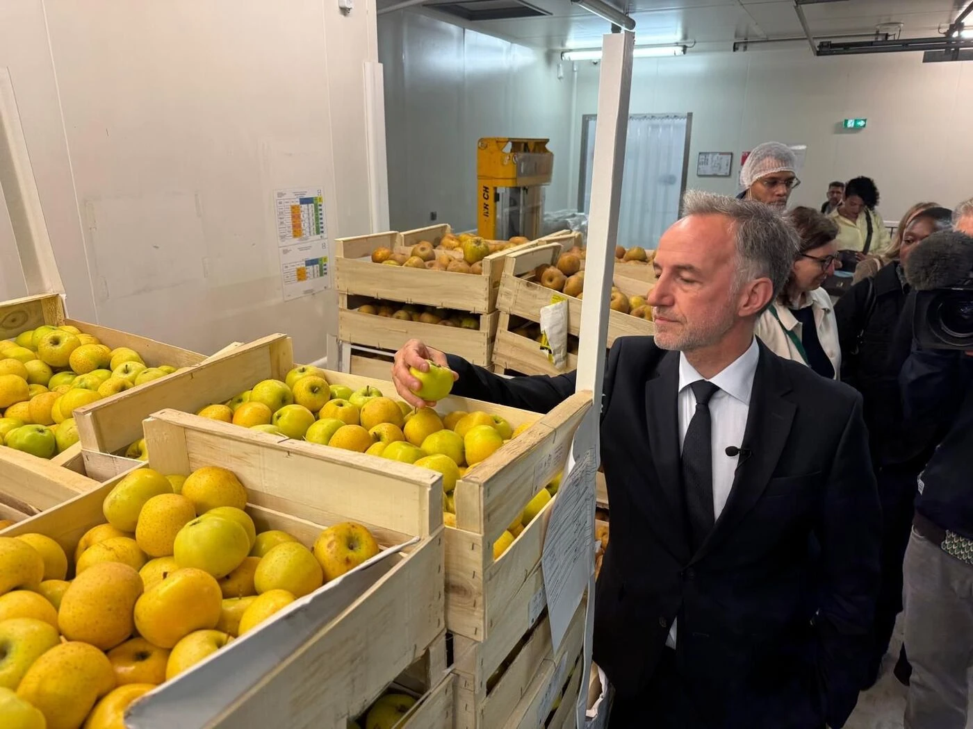 Paris : la cantine gratuite pour 17 000 enfants à la rentrée, les tarifs gelés pour tous les autres, annonce Emmanuel Grégoire