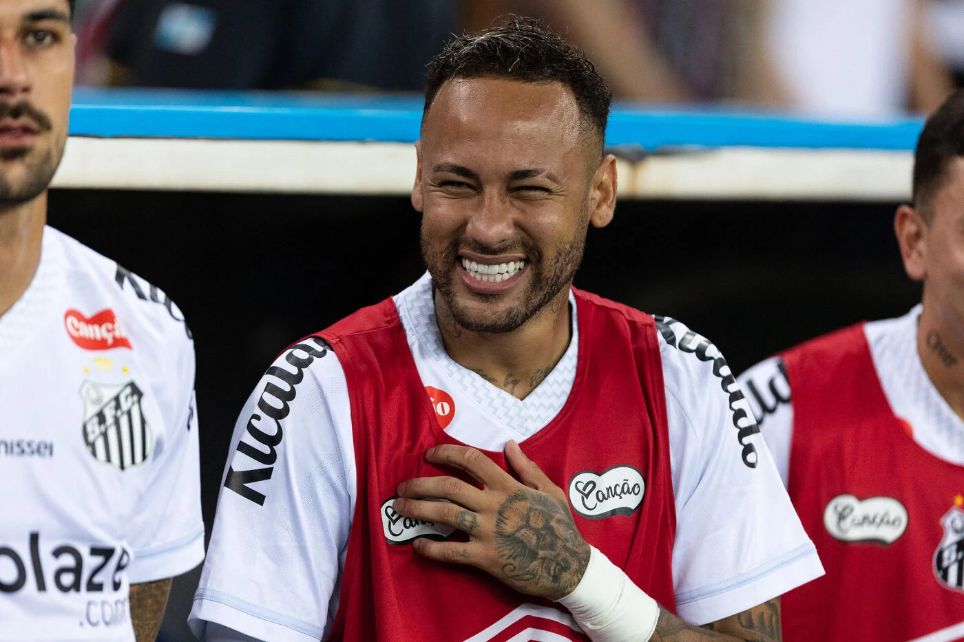 Football : quand Neymar mange du pop-corn sur le banc de Santos