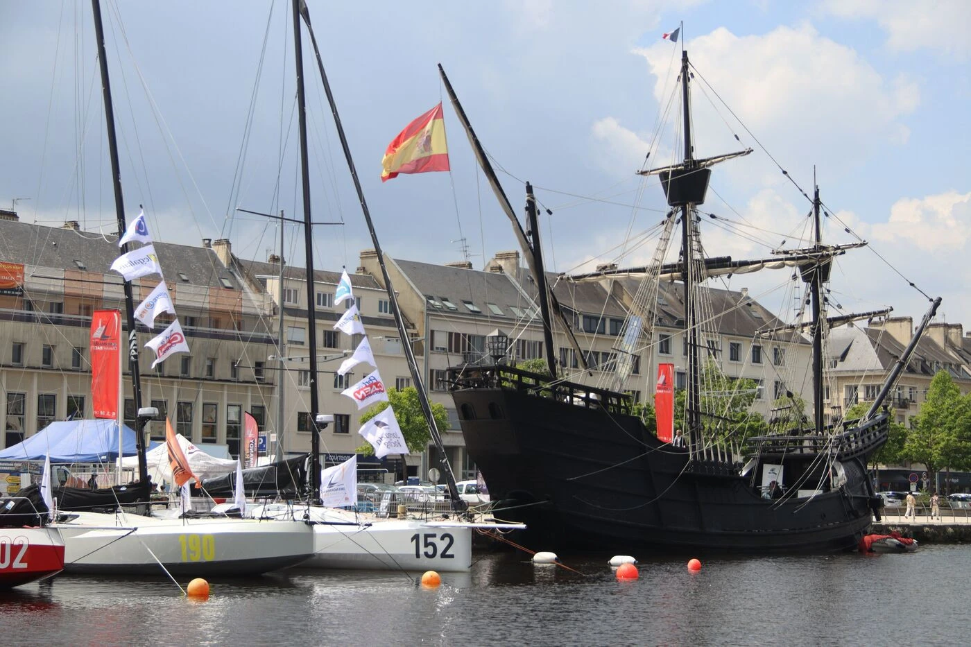« Un choc des cultures » : la réplique du navire de Magellan se visite à côté des Class40 de la Normandy Channel race à Caen